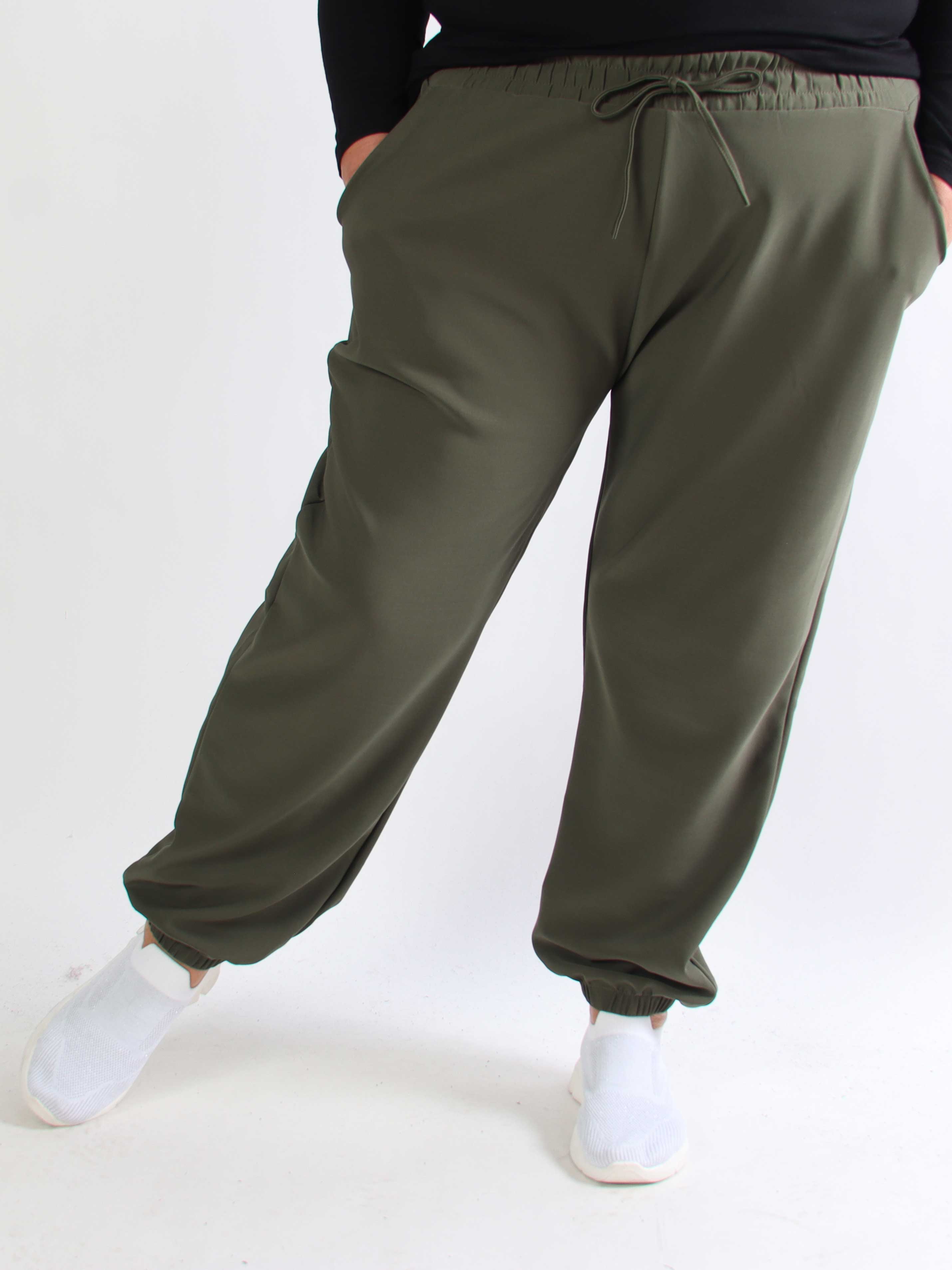 Iliona - Joggingbukser med elastik forenden af buksebenet